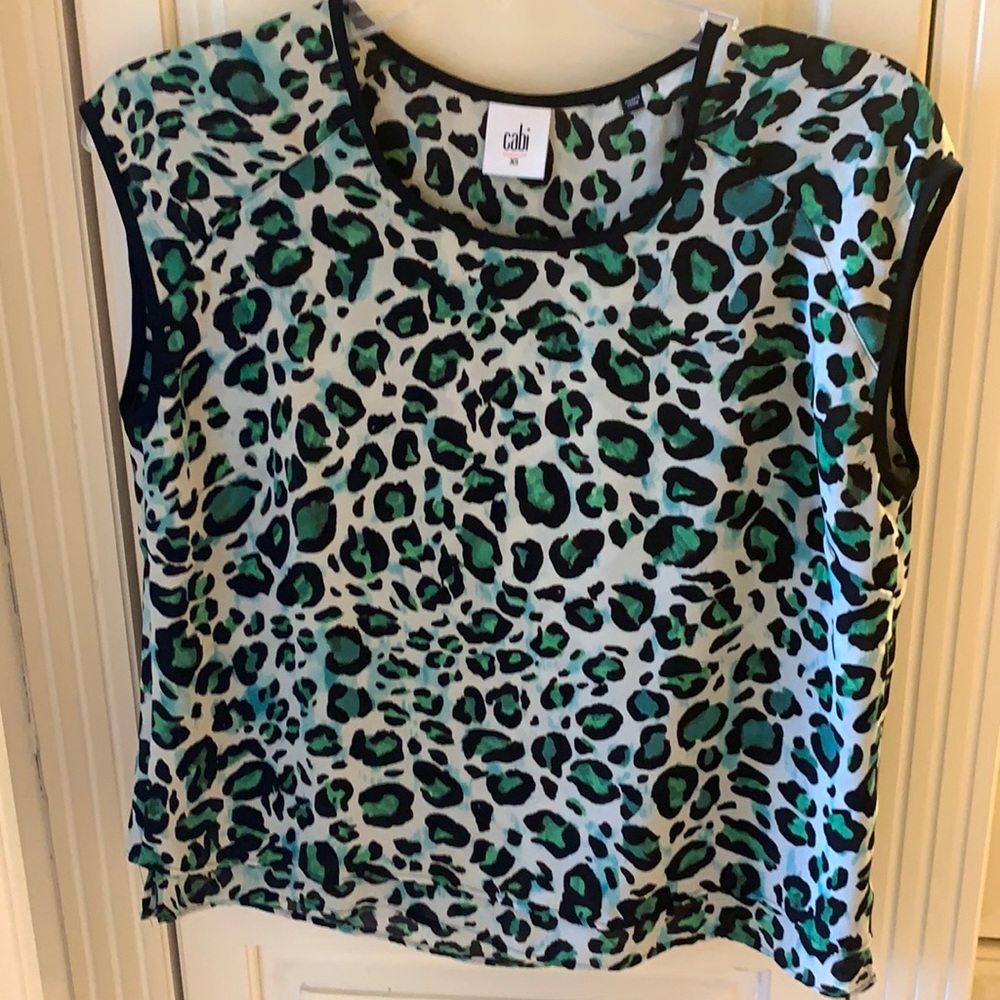 Sleeveless shell top